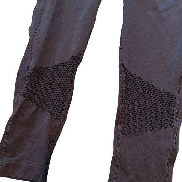 🐿️* Fabletics BlackCropped Leggings With Cutout Detail Size Unknown (Smallish) - Picture 3 of 5